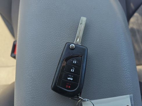 Used 2020 Toyota Camry LE FWD image 12