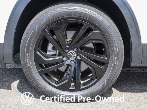 Used 2023 Volkswagen Atlas SE w/ Panoramic Sunroof Package AWD/4WD image 12