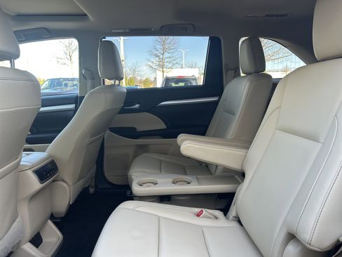 Used 2017 Toyota Highlander XLE image 26