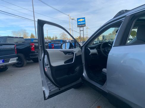 Used 2019 Toyota RAV4 XLE image 15