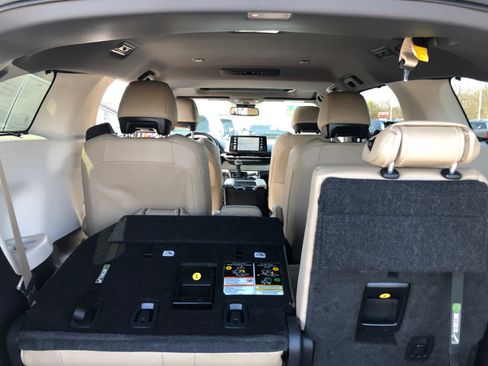 Used 2024 Toyota Sienna Limited AWD/4WD image 33