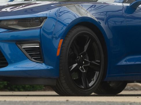 Used 2018 Chevrolet Camaro SS RWD image 25