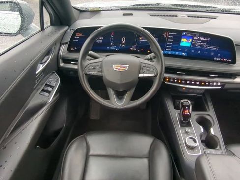 Used 2025 Cadillac XT4 Premium Luxury FWD image 19