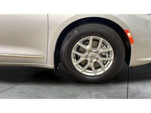 Used 2022 Chrysler Pacifica Touring-L FWD image 20