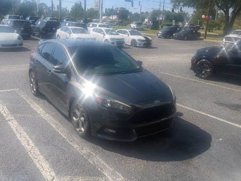 Used 2018 Ford Focus ST FWD image 1