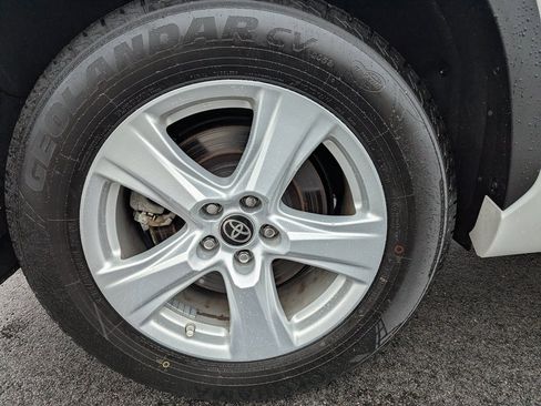 Used 2023 Toyota Highlander L image 12