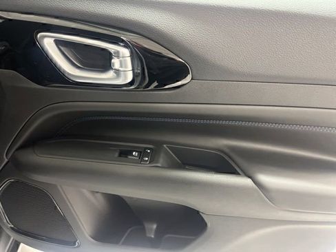 New 2026 Jeep Compass Latitude image 18