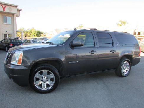Used 2010 GMC Yukon XL SLT image 6