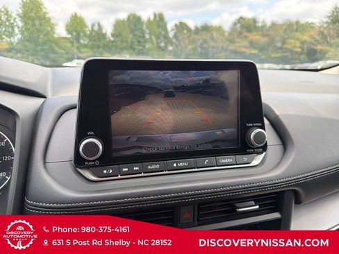 Certified 2025 Nissan Rogue SV FWD image 17