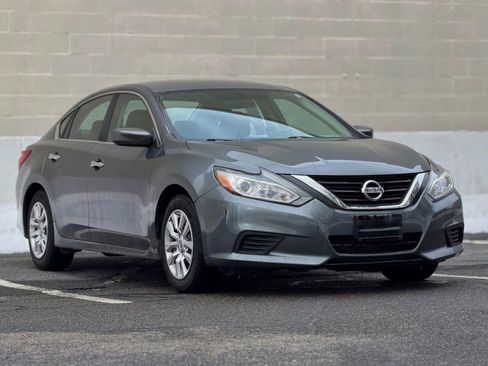 Used 2017 Nissan Altima 2.5 S w/ Power Driver Seat Package FWD image 1