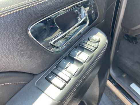 Used 2014 Cadillac Escalade Platinum image 19