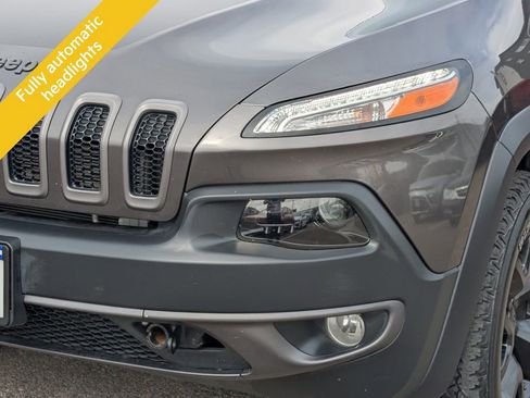 Used 2018 Jeep Cherokee Trailhawk w/ Cold Weather Group image 9