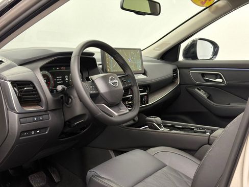 Used 2026 Nissan Rogue Platinum w/ Platinum Premium Package image 15