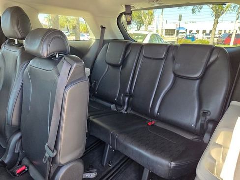 Used 2022 Kia Carnival LX image 13