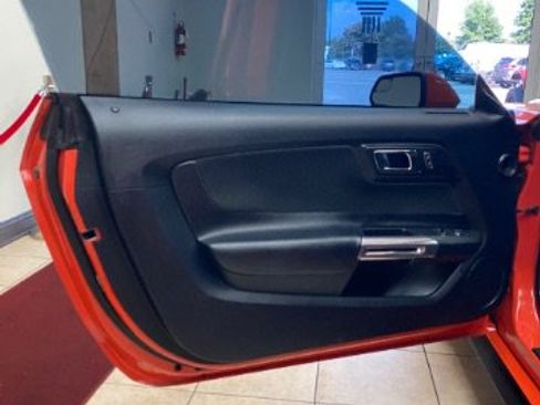 Used 2015 Ford Mustang Coupe RWD image 9