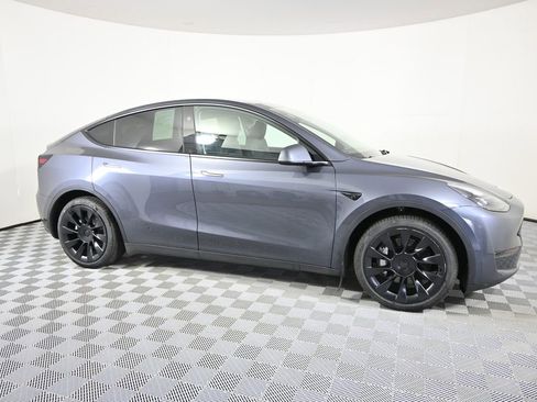 Used 2023 Tesla Model Y Long Range AWD/4WD image 8