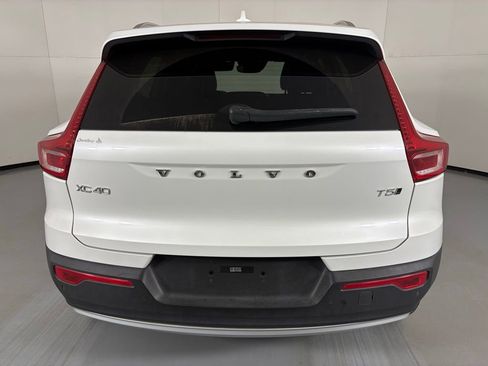 Used 2021 Volvo XC40 T5 Momentum image 7