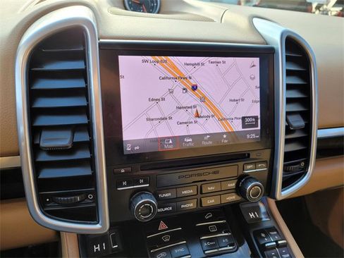 Used 2017 Porsche Cayenne Platinum Edition image 24