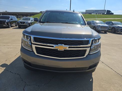 Used 2017 Chevrolet Tahoe LT image 2