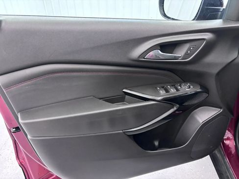 Used 2024 Chevrolet Trax RS FWD image 37