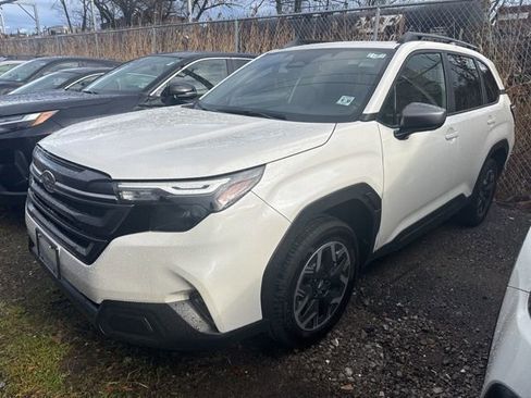 Used 2025 Subaru Forester Premium image 4