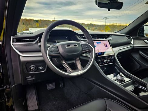 New 2025 Jeep Grand Cherokee Limited image 14