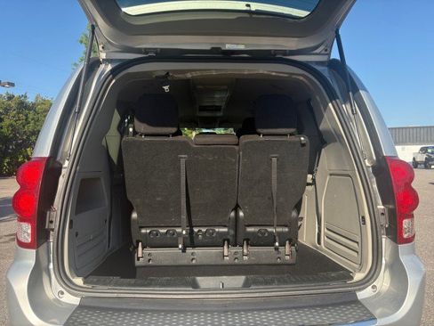 Used 2012 Dodge Grand Caravan Crew FWD image 14
