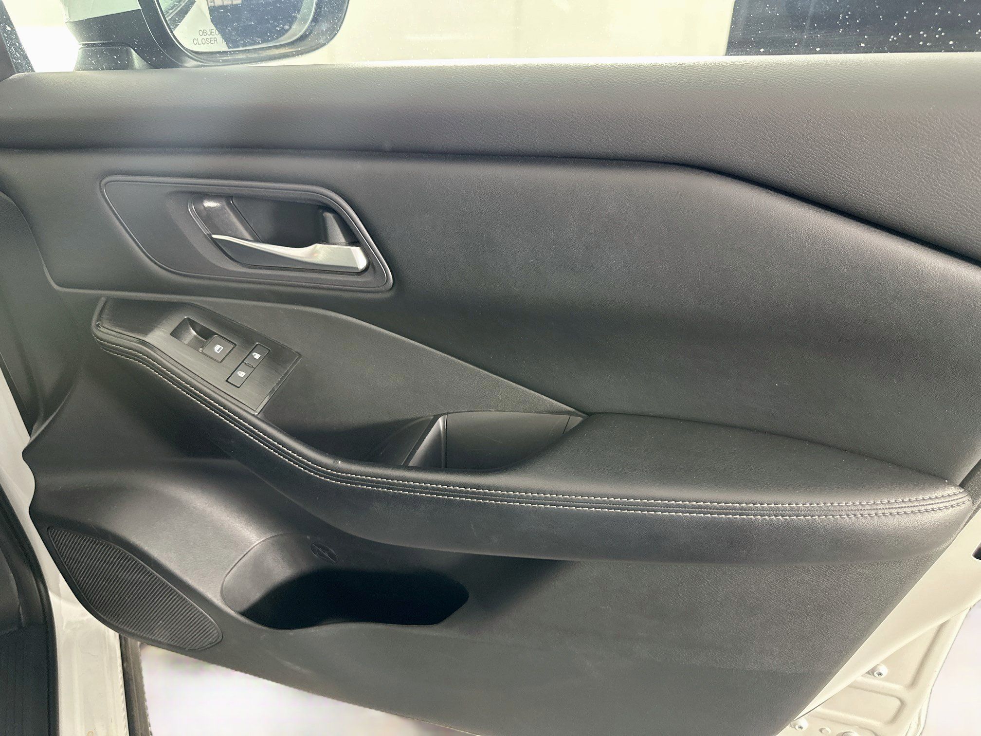 Used 2024 Nissan Rogue SV FWD image 31