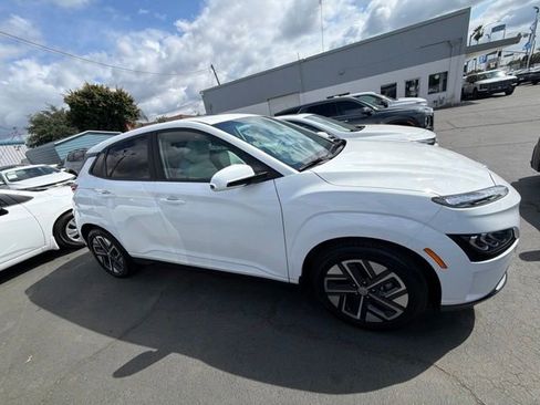 Used 2023 Hyundai Kona Limited FWD image 4