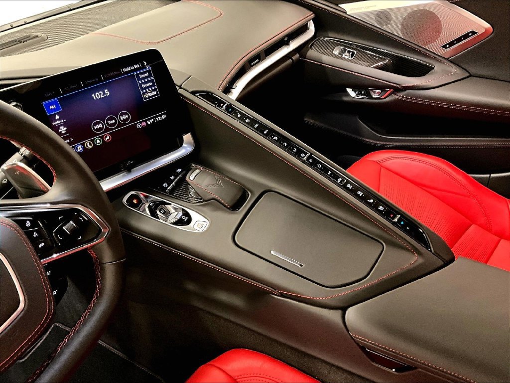 Used 2022 Chevrolet Corvette Stingray Premium Cpe w/ Z51 Performance Package RWD image 17