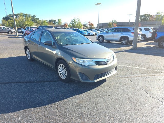 Used 2014 Toyota Camry FWD image 1