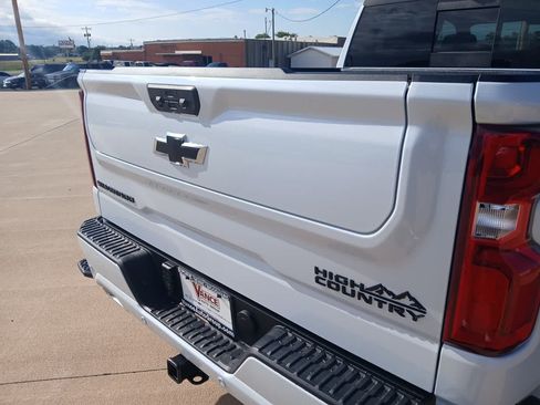 New 2026 Chevrolet Silverado 1500 High Country w/ High Country Premium Package AWD/4WD image 36