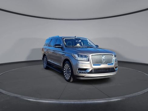 Used 2019 Lincoln Navigator Reserve image 2