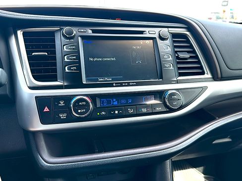 Used 2018 Toyota Highlander Plus image 32