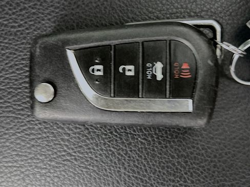 Used 2019 Toyota Camry SE FWD image 35