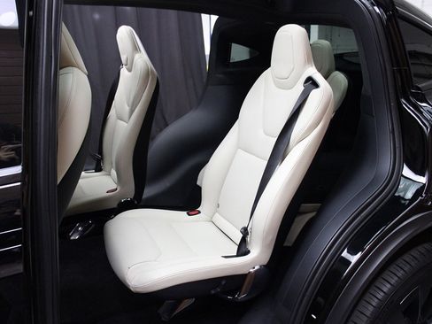 Used 2023 Tesla Model X image 32