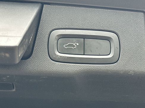 Used 2018 Volvo XC60 T6 Momentum AWD/4WD image 8
