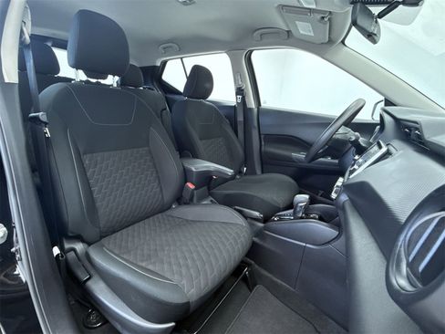 Used 2022 Nissan Kicks S image 13