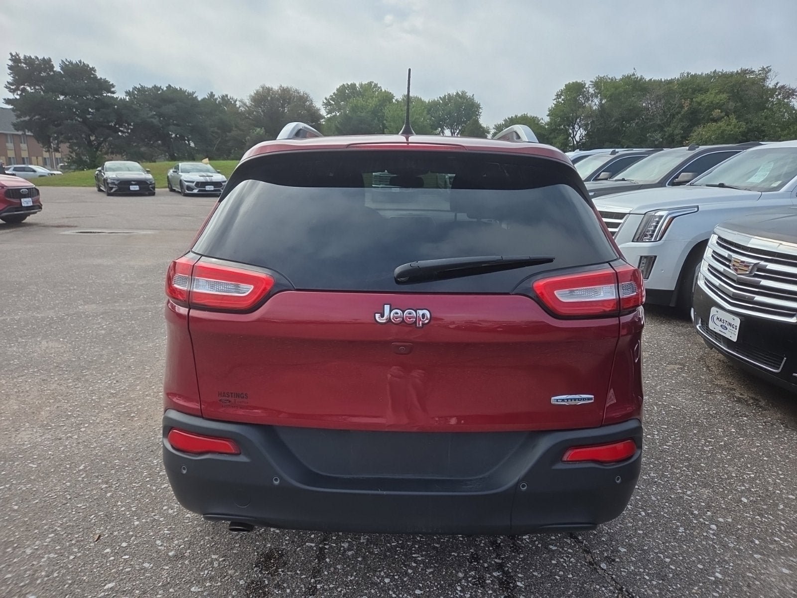 Used 2017 Jeep Cherokee Latitude w/ Safety/Convenience Group FWD image 4