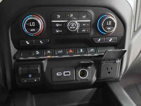 Used 2019 Chevrolet Silverado 1500 LT Trail Boss AWD/4WD image 25