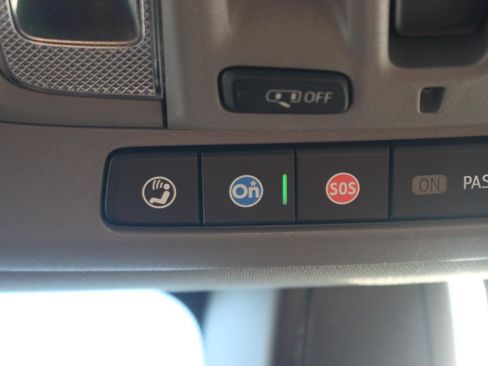 Used 2022 Chevrolet Silverado 1500 LTZ AWD/4WD image 36