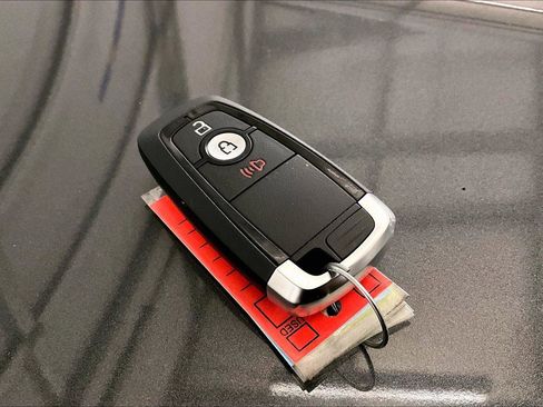 Certified 2020 Ford Escape SE image 9