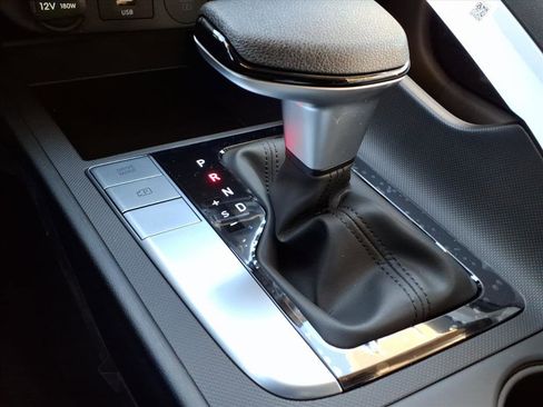 New 2025 Hyundai Elantra SE image 12