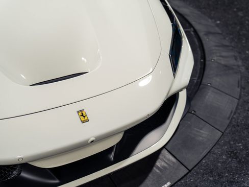 Used 2023 Ferrari F8 Tributo RWD image 18