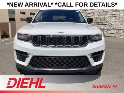 Used 2022 Jeep Grand Cherokee Laredo w/ Luxury Tech Group I