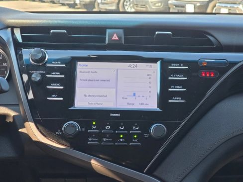 Used 2020 Toyota Camry LE image 11