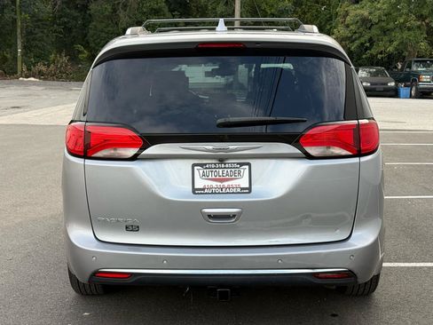 Used 2019 Chrysler Pacifica Touring-L FWD image 10