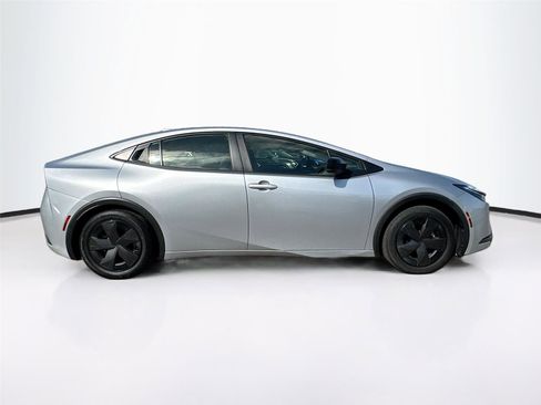 Used 2024 Toyota Prius LE FWD image 8