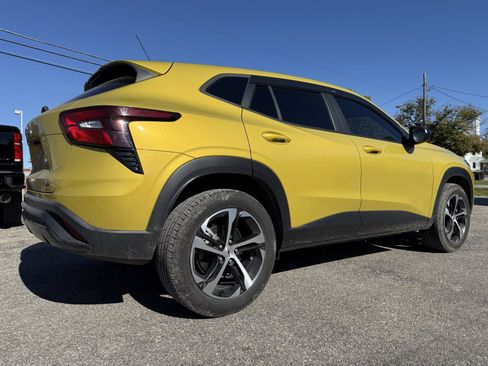 Used 2024 Chevrolet Trax RS w/ Sunroof Package image 7