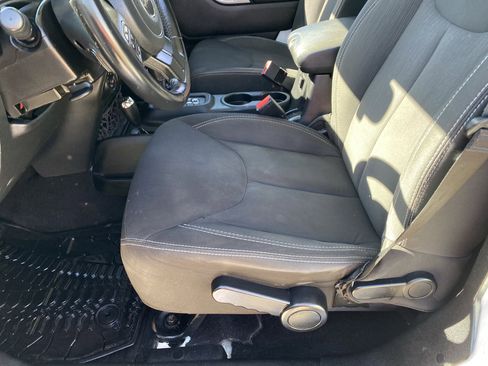 Used 2014 Jeep Wrangler Unlimited Sahara w/ Connectivity Group image 9